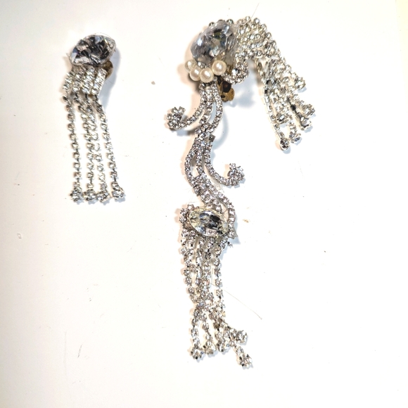 Wendy Gell asymmetrical dangle crystal earrings long shoulder dusters. - Picture 2 of 3